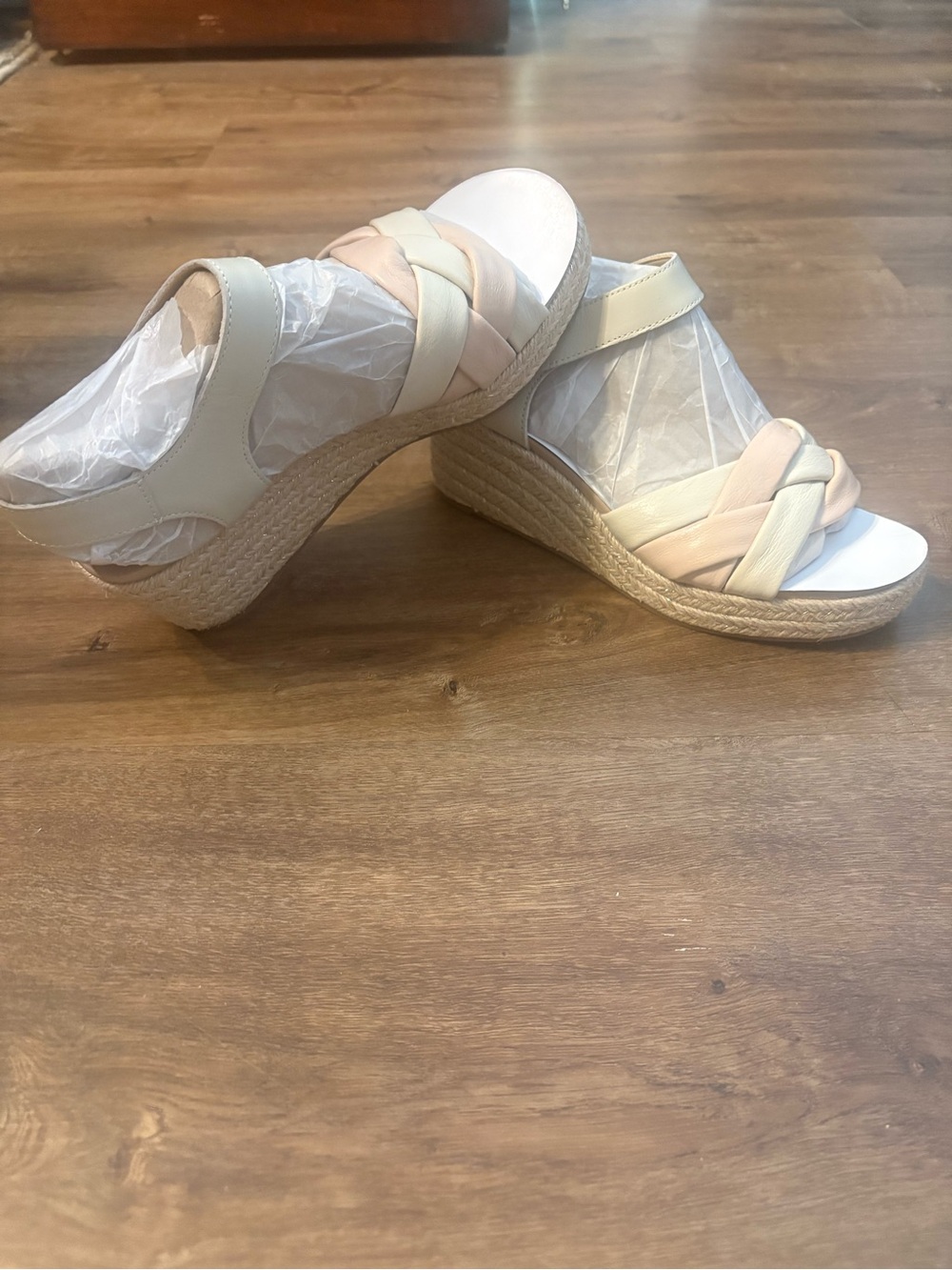 NWT Vionic Espadrille Wedge Sandals in Cream and Blush